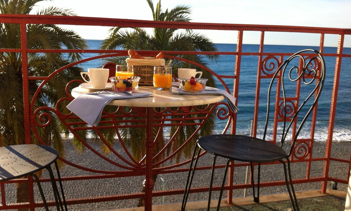 Old Town Apartment | Blue Riviera: a splendid beachfront 1-bedroom apt w/stunning view