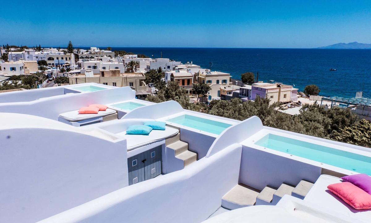 Kamari Apartment | Blue Waves Hotel
