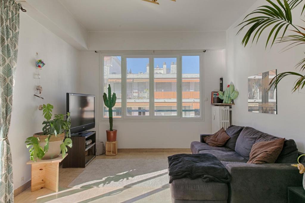 La Madeleine Apartment | Bohemian Apartment Near Promenade des Anglais