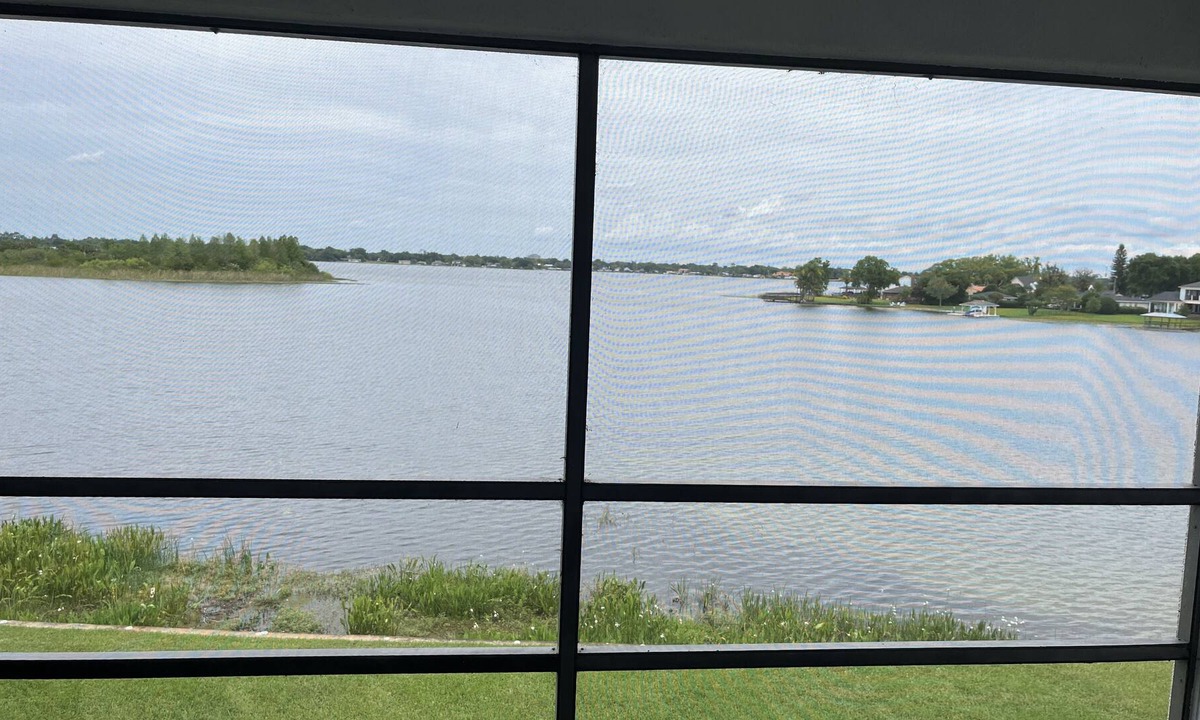 Northwest Orlando Condo | BREATHTAKING LAKE VIEW CONDO ON TOP FLOOR