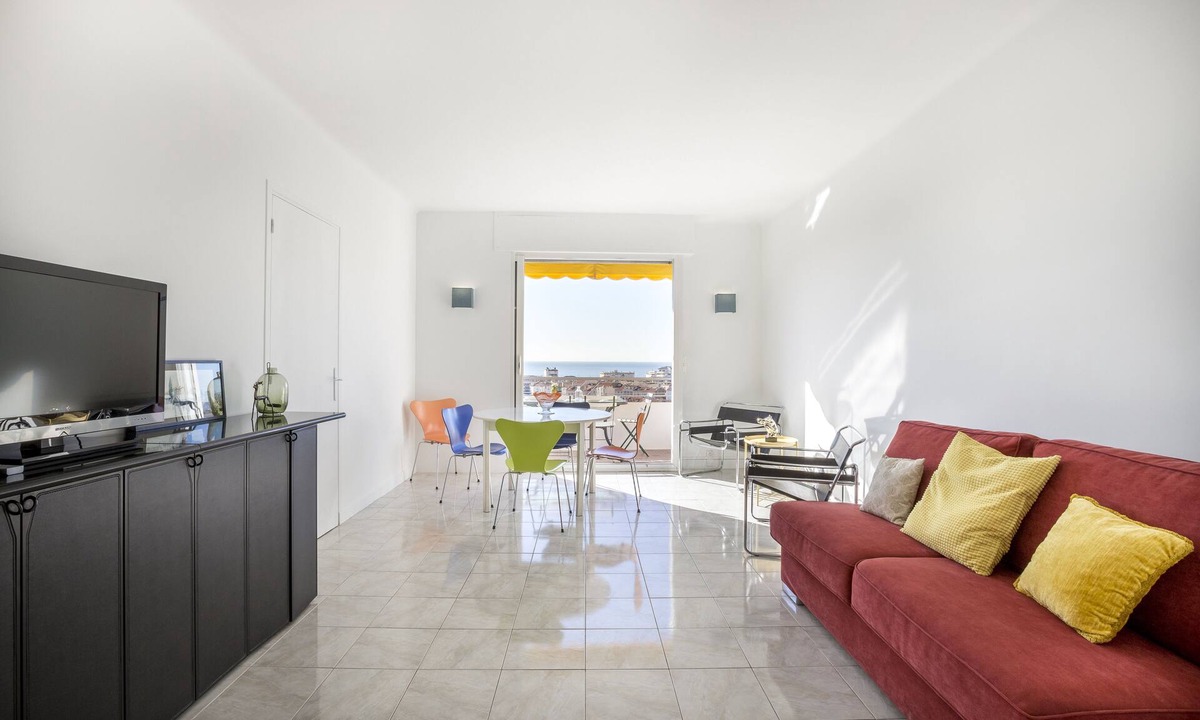 Carnot Apartment | Bright, 63m², panoramic view of city and sea. Garage