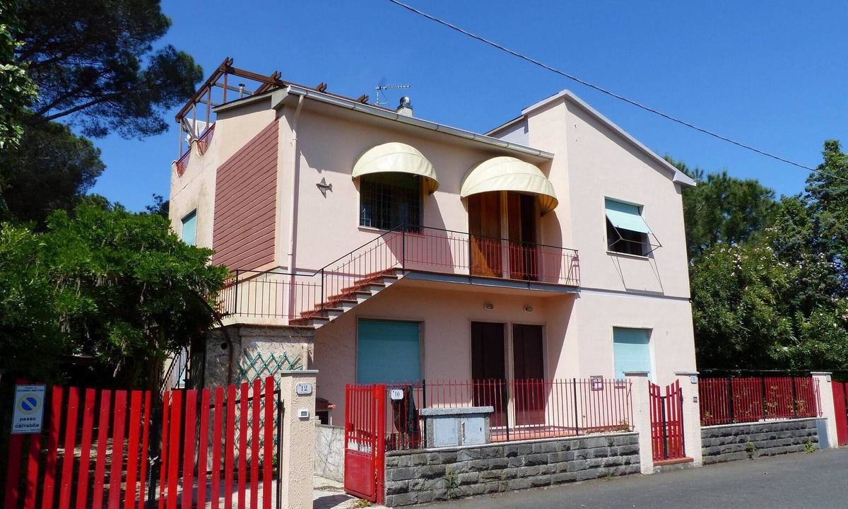 Mazzanta Apartment | Bright and wide apartment only 100 mt from the sea