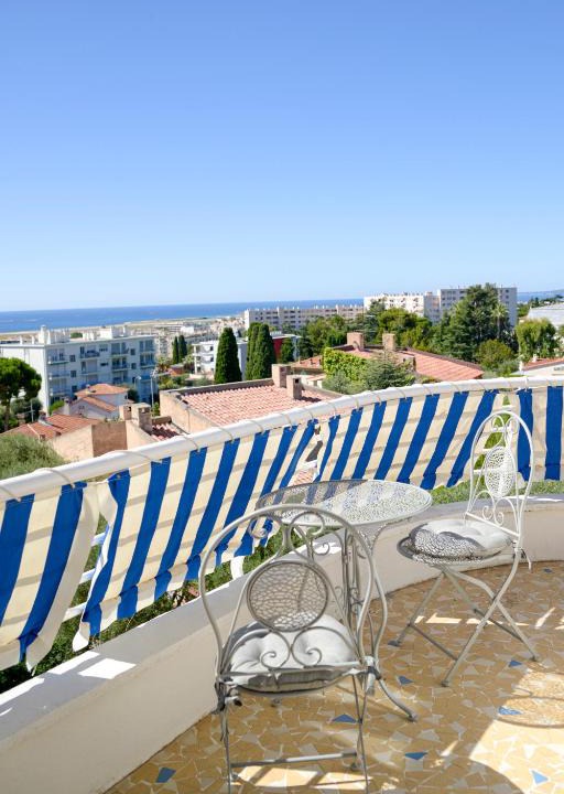 La Californie Apartment | Bright Apartment with Sea View