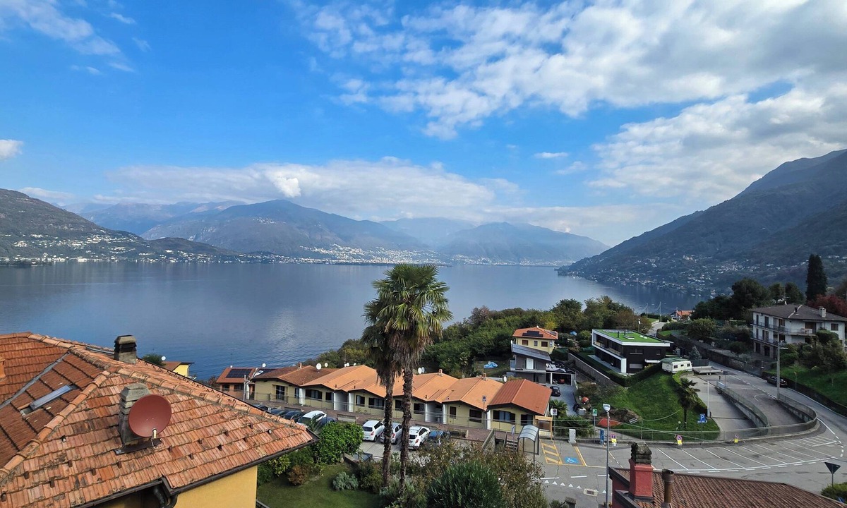 Maccagno Apartment | Casa Nadia: Modern apartment with balcony, mountain view and private parking
