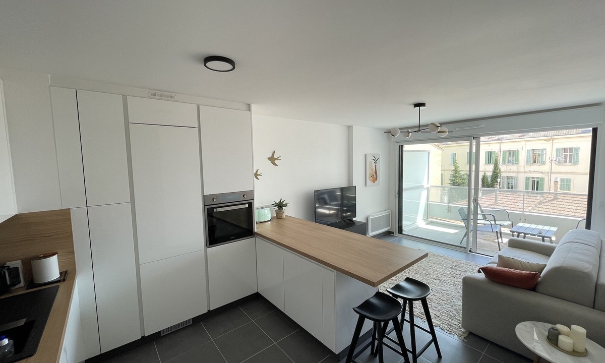 Riou - Petit Juas - Av de Grasse Apartment | Cannes, apartment with parking + terrace, 10 min walk from the beach