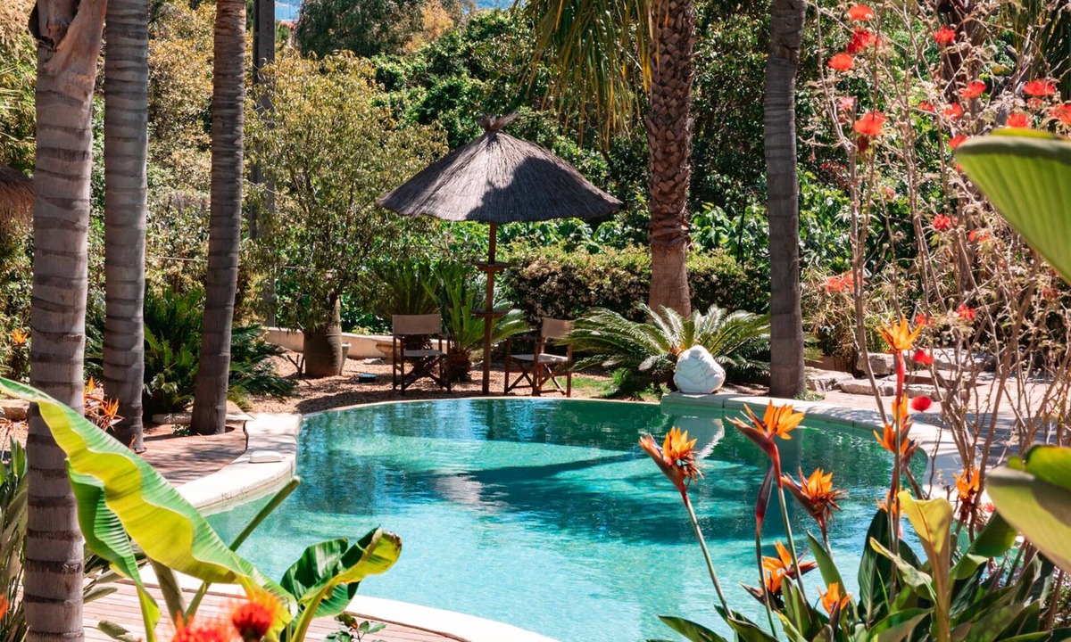 Riou - Petit Juas - Av de Grasse Hotel | Cannes Villa St Barth