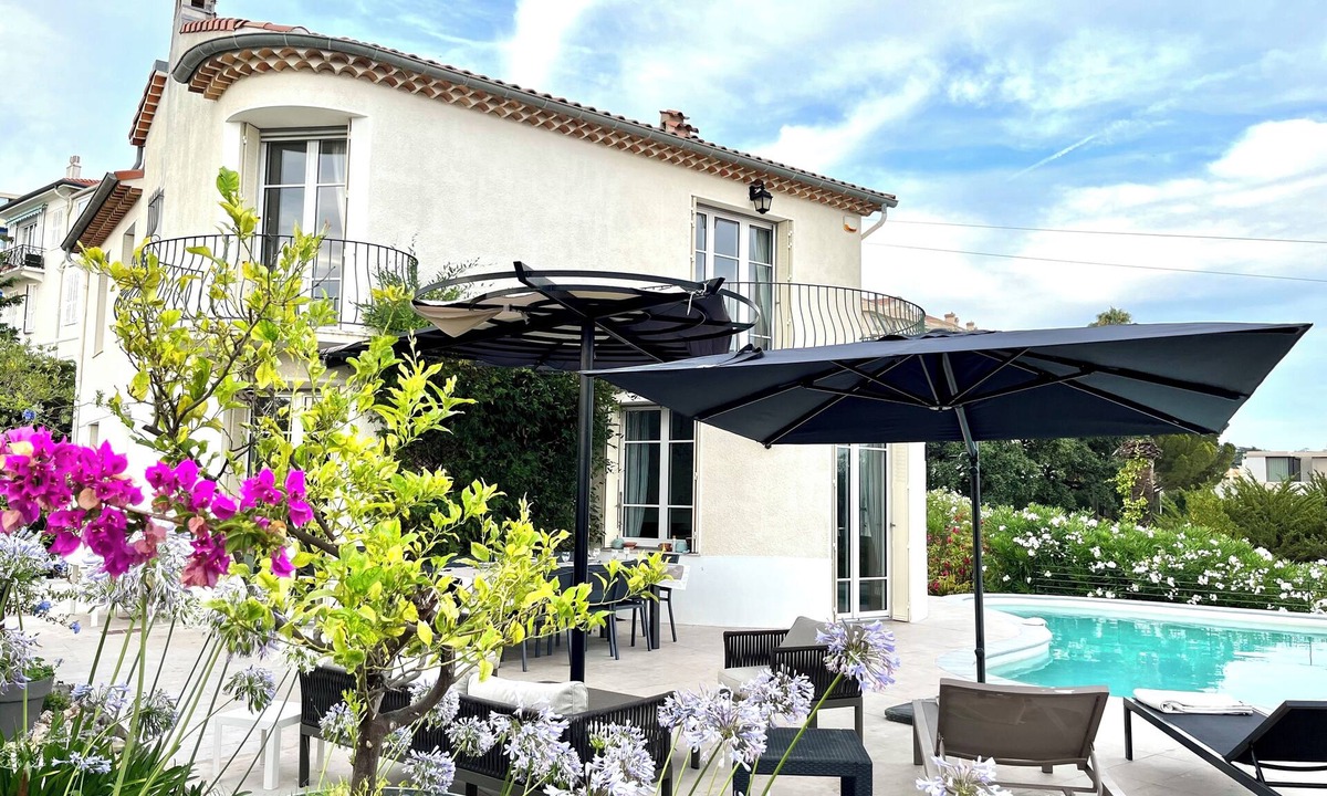 La Croix des Gardes House | CANNES VILLA SWIMMING POOL, SEA VIEW,15 MN PALAIS DU FESTIVAL,1 MN BEACH ON FOOT
