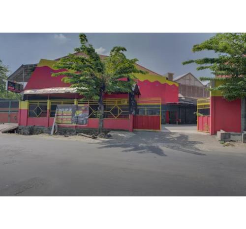 Tanjungsari Hotel | Capital O 3198 Sukomanunggal Inn