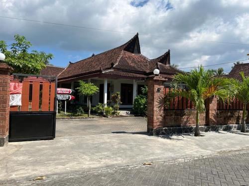 Sumberasri Hotel | Capital O 92615 Villa Utama D'alas Purwo