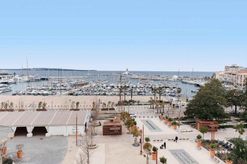 Carrousel | Cannes Old Town