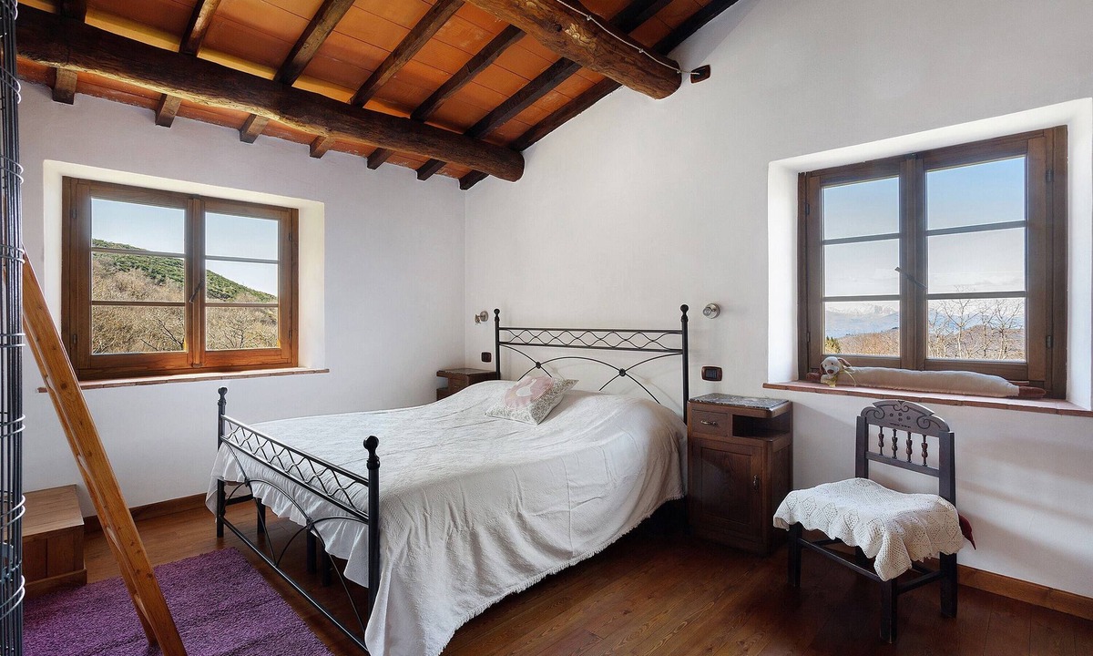 Montefegatesi House | Casa 'Marisa' – Prato Fiorito with Mountain View, Shared Pool & Private Garden