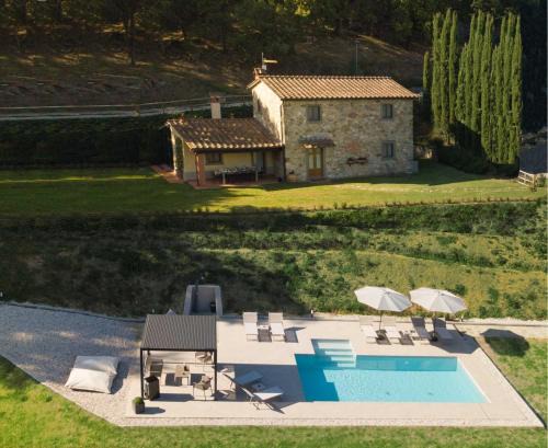 Ortignano Raggiolo Villa | Casale la Toscanella by VacaVilla
