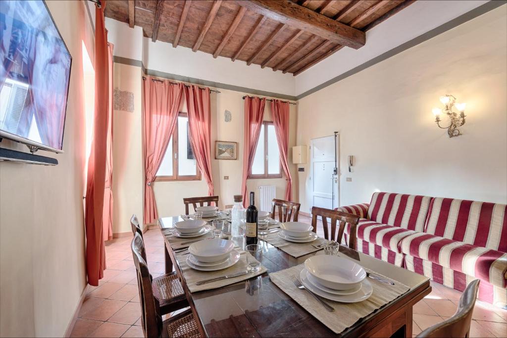 San Giovanni Apartment | Central Strozzi by Mmega