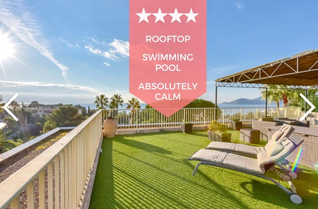 La Croix des Gardes House | Chambre spacieuse avec balcon et rooftop vue mer