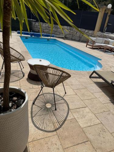 Carros Apartment | Charmant appartement, piscine 15 min de Nice
