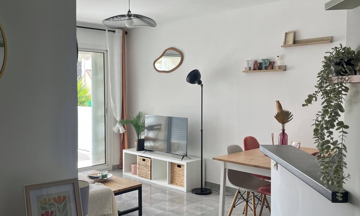 Golfe Juan Apartment | Charmant Deux Pièces à 500 m des Plages. A 5 Minutes de Cannes!