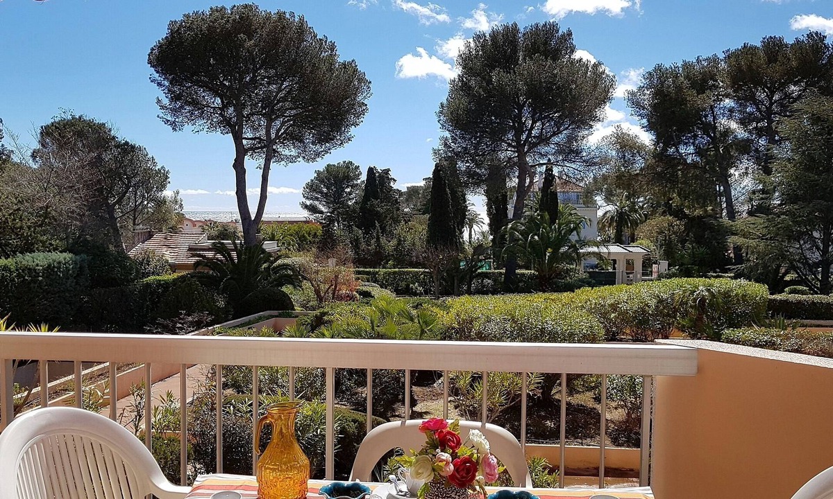 Boulouris-sur-Mer Apartment | Charming accommodation 3 * by the sea with sea view. Private park, elevatoring