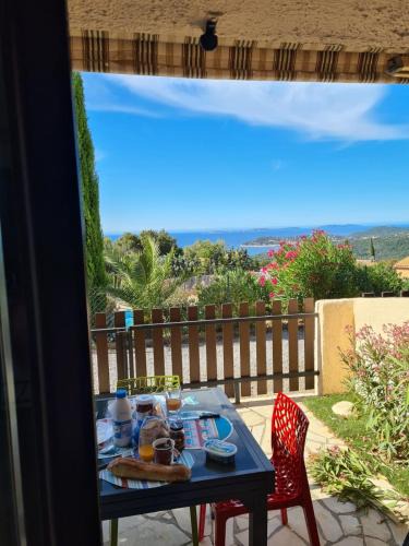 La Croix-Valmer Apartment | charming apartment - view of the Cavalaire bay