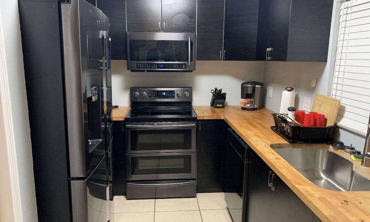 Northwest Orlando House | Close to Camping World (8 min walk .04 miles)