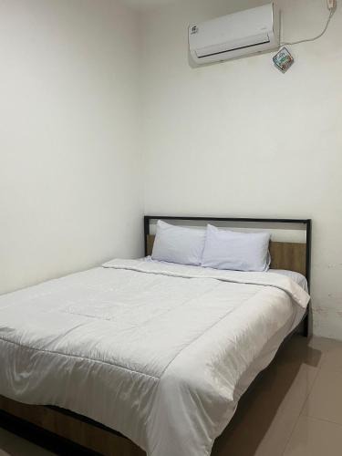Cipaganti Hotel | Collection O near Cihampelas Walk formerly De Parleys Rooms
