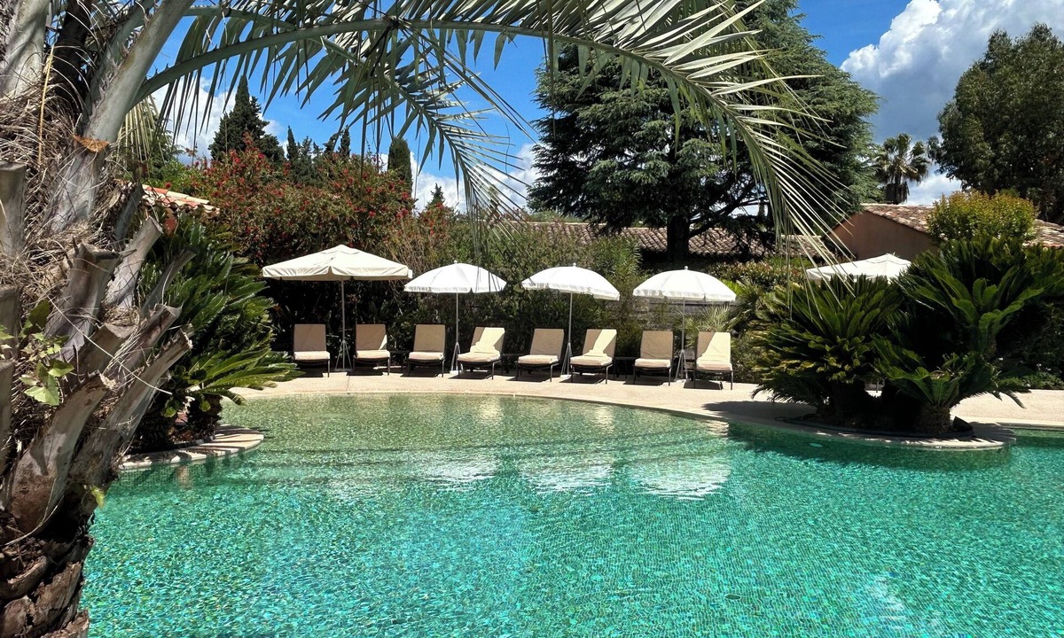Carros Villa | Comfortable villa with private landscaped garden, swimming pool