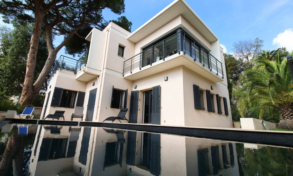 Cannes Villa | CONTEMPORARY VILLA IN CANNES