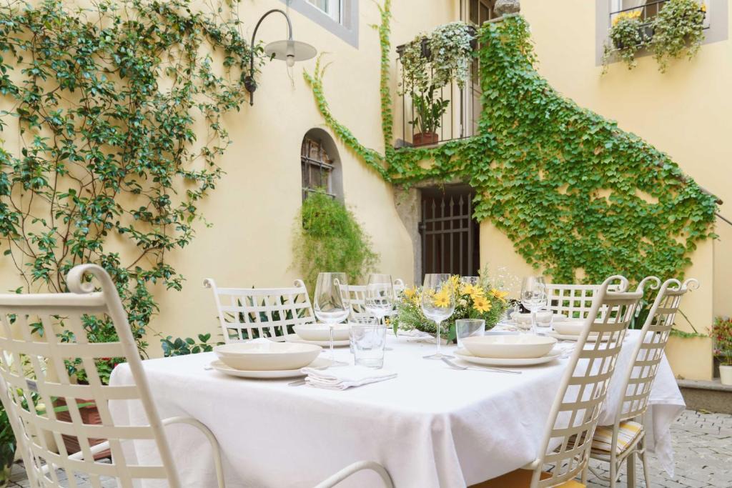 Lucca Historical Center Apartment | Corte Paolina - charming courtyard inside Lucca