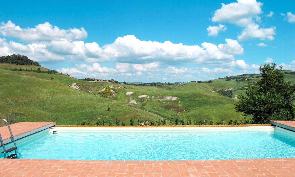 Volterra Apartment | Cosy apartment for 2 people with WIFI, pool, TV and pets allowed