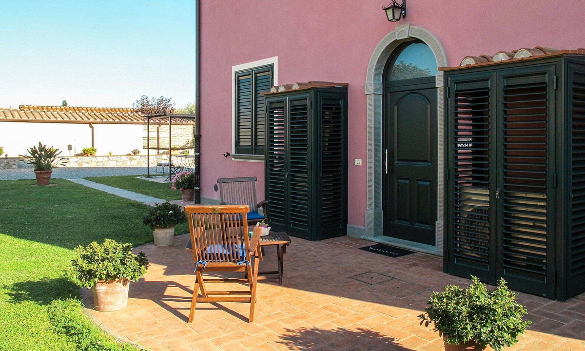 San Michele di Moriano Villa | Cosy apartment in villa for 5 people with A/C, pool, WIFI, TV and terrace