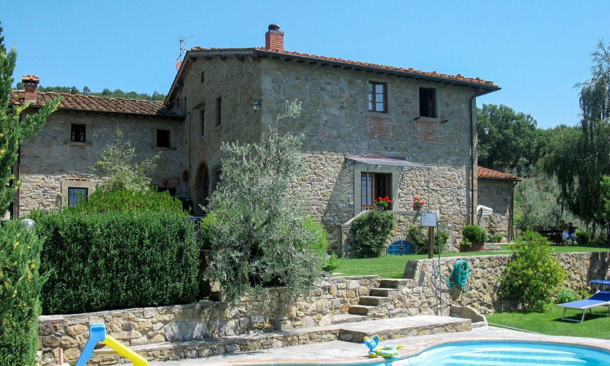 Loro Ciuffenna Villa | Cosy apartment in villa for 4 people with pool, WIFI