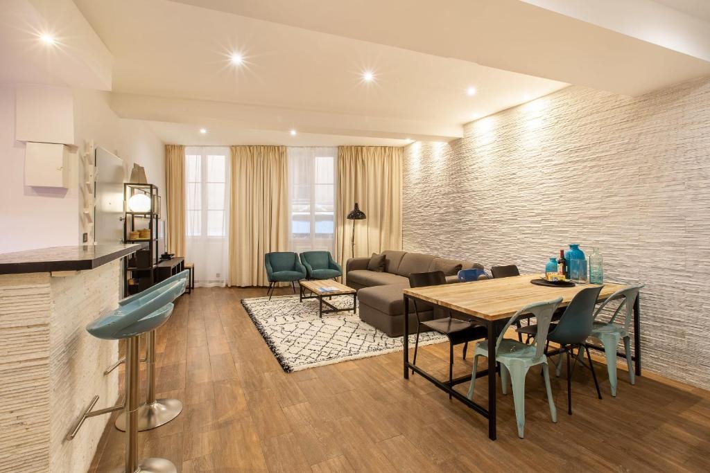 Old Town Apartment | COULEE VERTE 2 Bedrooms in the old town at 5 min from the sea