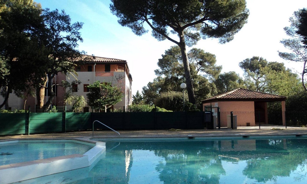 Saint-Aygulf Apartment | Cozy 2-Room Apartment with Terrace, Pool & Parking, 400m from Beach