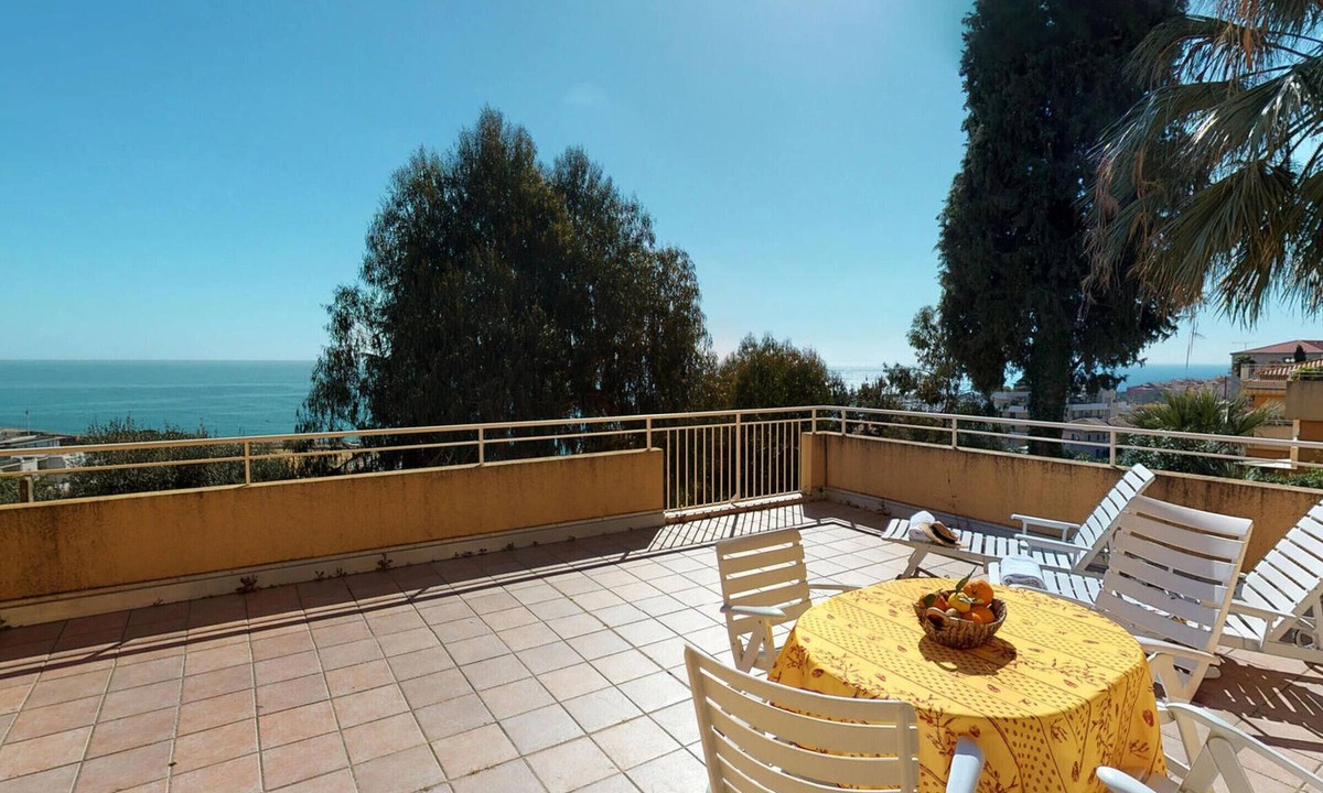 Menton Persons | Menton