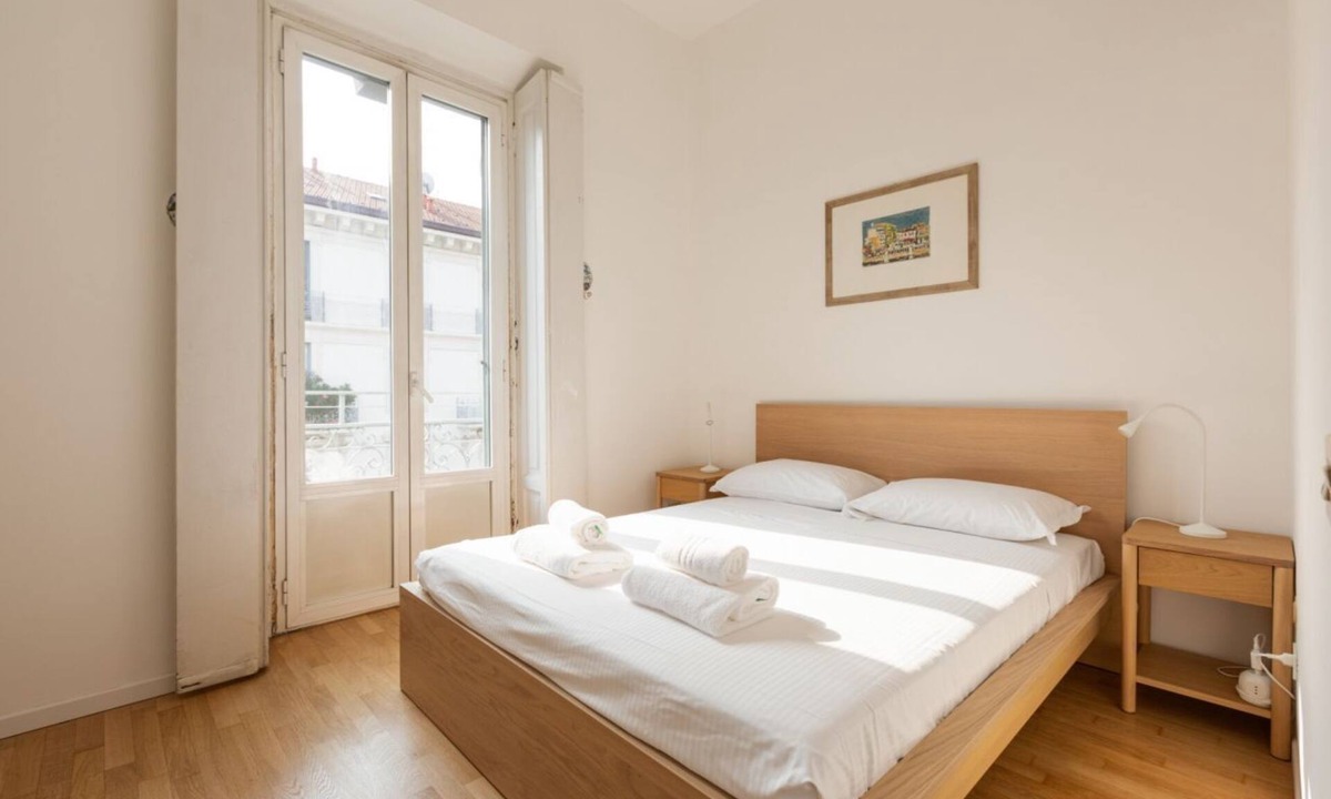 Zona Farini Apartment | Cozy 55 m2 apartment for 4 people, located on the 3rd floor of a building with lift a few steps from the suggestive area of ​Isola, where tradition meets innovation, but also from the picturesque China Town of via Paolo Sarpi, from the Monumental Ce