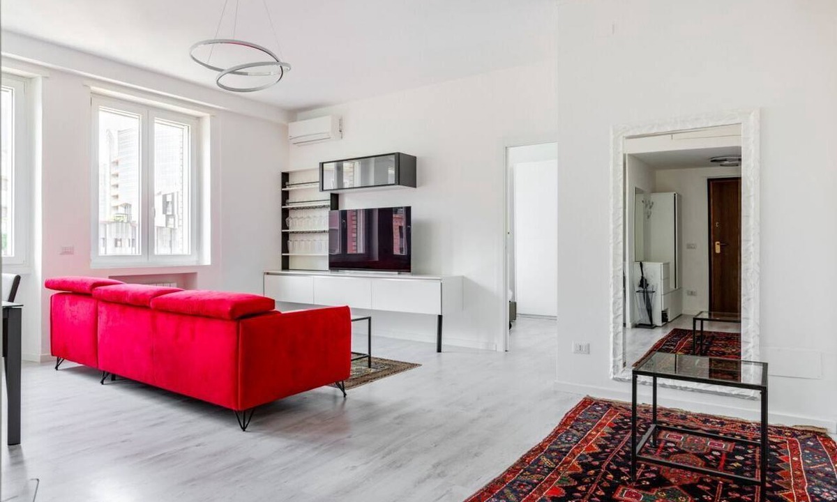 Porta Garibaldi Apartment | Cozy and bright 66sqm apartment located on the 6th floor of a building with lift (with a flight of stairs at the entrance to reach it).The accommodation is located in an exceptional position, just 300m from P.zza Gae Aulenti, famous for the wonderful vie
