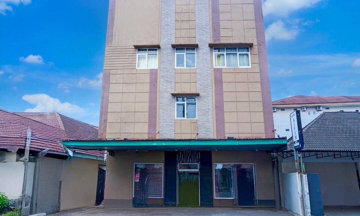 Palembang House | Cozy Double Escape W/Free WiFi and Parking