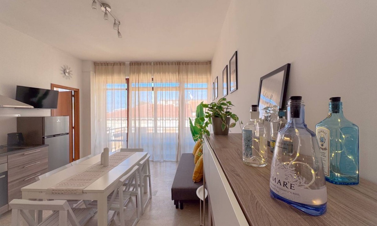 Civitanova Marche Apartment | Cozy holiday home in the heart of Civitanova Marche, located at Viale Vittorio Veneto 13, on the third floor of a building with an elevator. Just a short walk from the beach and the city center’s pedestrian area, it’s the perfect choice for families