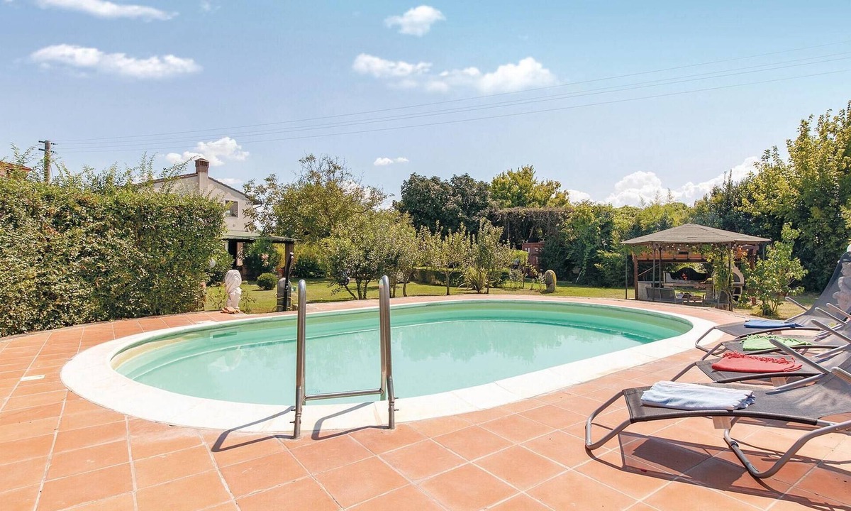 Calcinaia House | Cozy home in Fornacette PI with WiFi