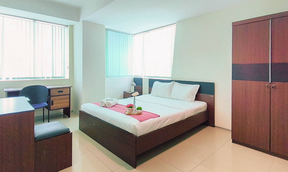 Siwalankerto Apartment | Cozy Living 2Br Apartment At High Point Serviced