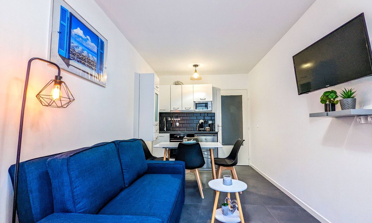 Fabron Apartment | Cozy * Next To The Beach * Modern * Tram * Clim * WI-FI * Promenade *