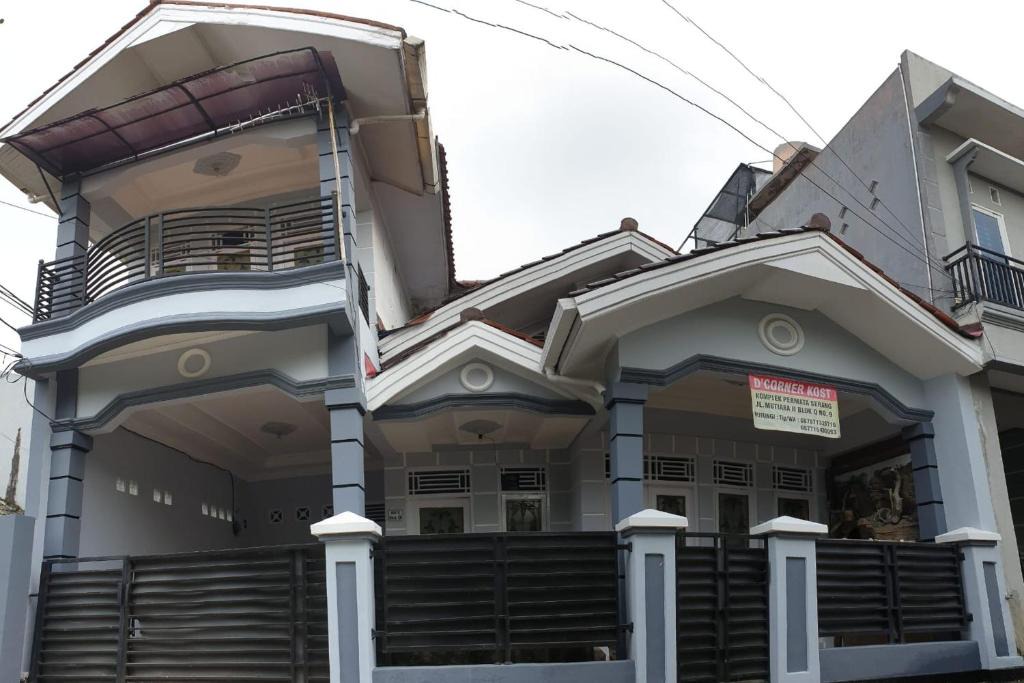 Serang Hostel | D'Corner House (Woman Only)