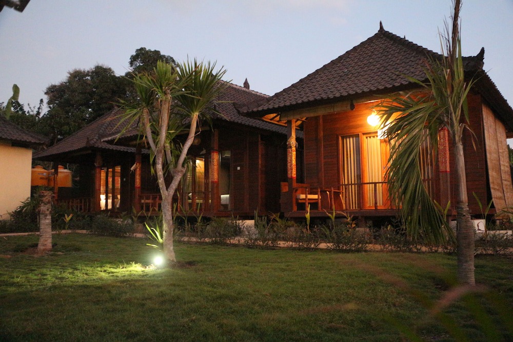 Mushroom Bay Hotel | D'Muncuk Huts Lembongan