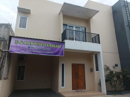 Salatiga House | D & R House Syariah