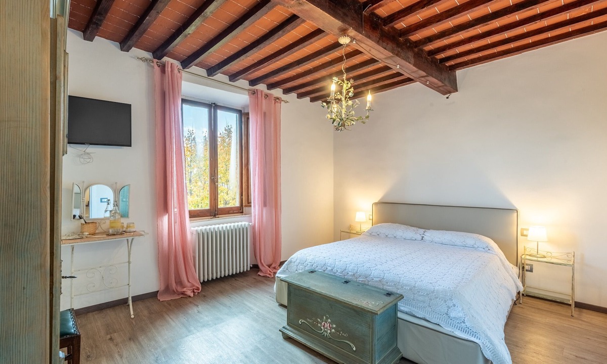 Castiglione d'Orcia Apartment | Dafne Room - Fonte Alle Ninfe Bed and Breakfast