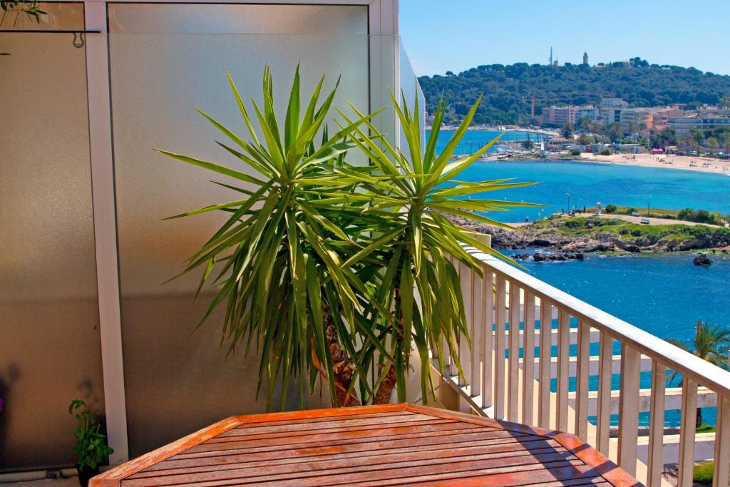 Antibes City Centre Apartment | Dernier étage Vue Mer Parking