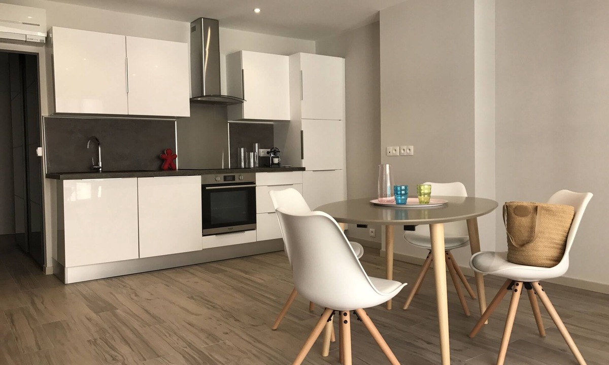Antibes Old Town Apartment | Design, bright, splendid 3p in the heart of Antibes 5 min walk from the beach