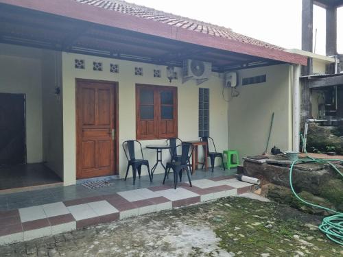 Sleman Apartment | Diyan Padhang Homestay Kamar5