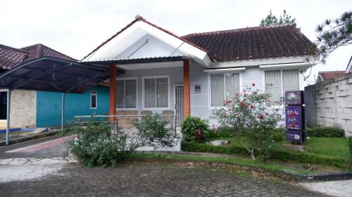 Cipanas Villa | Diyar Villas Puncak F4/8