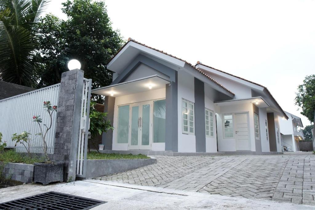 Sleman Hostel | DJURAGAN KAMAR NOGOTIRTO