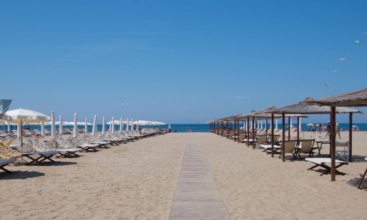 Viareggio Villa | Domus Lilia on Viareggio seafront